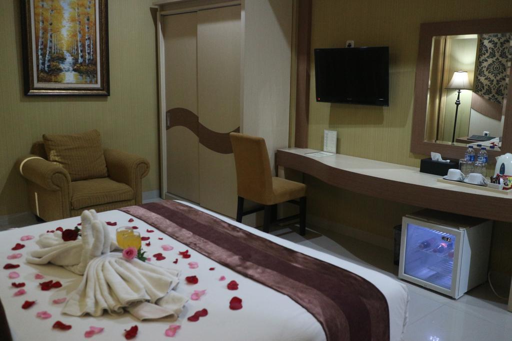 Grand Dian Boutique Hotel Cirebon Bagian luar foto