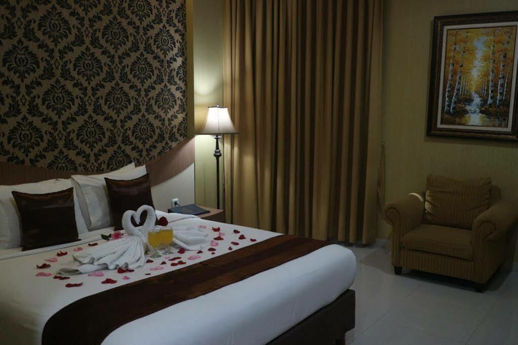 Grand Dian Boutique Hotel Cirebon Bagian luar foto